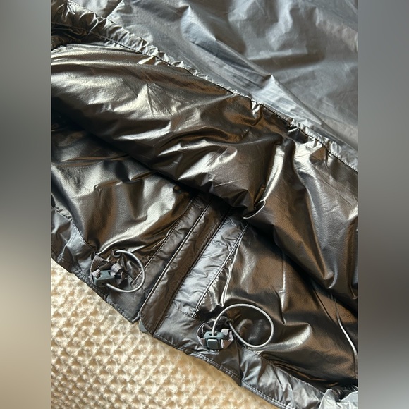 Mountain Hardware Compressor Hoody - Picture 6 of 10